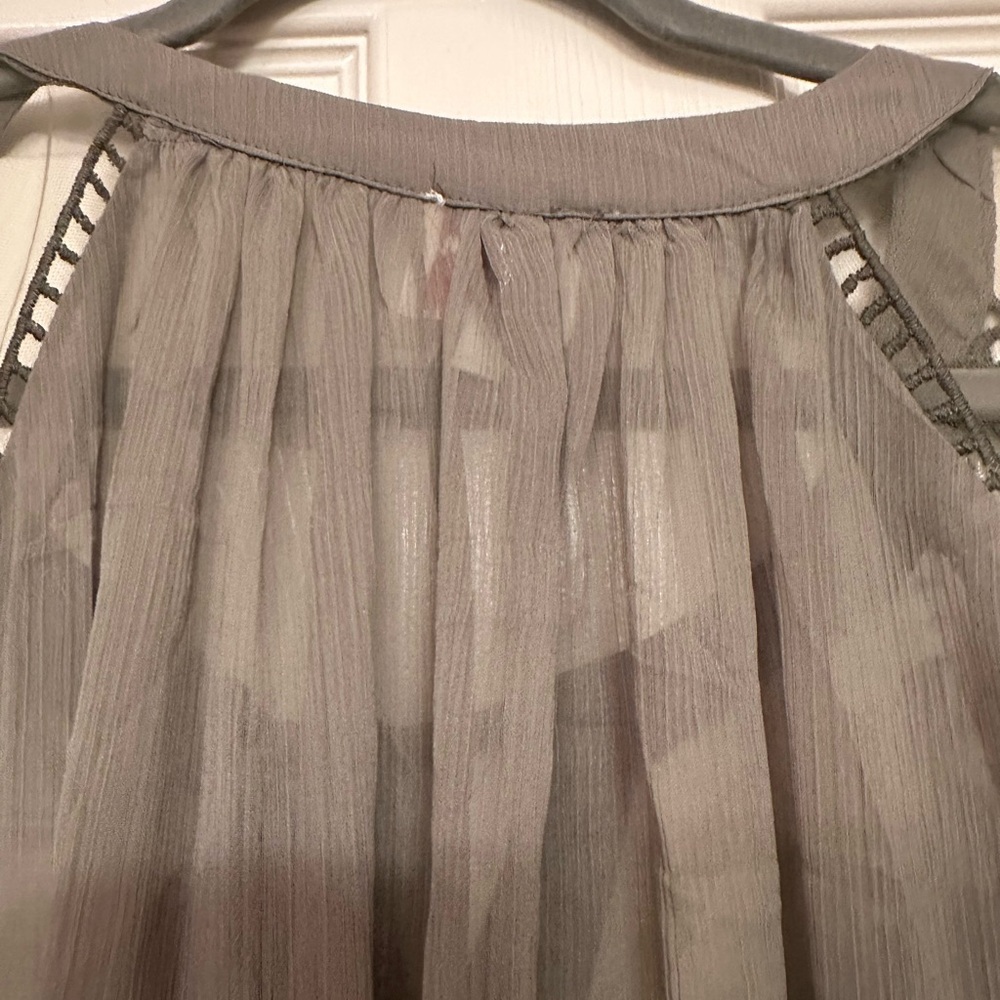 Lace and solid top - Picture 6 of 8